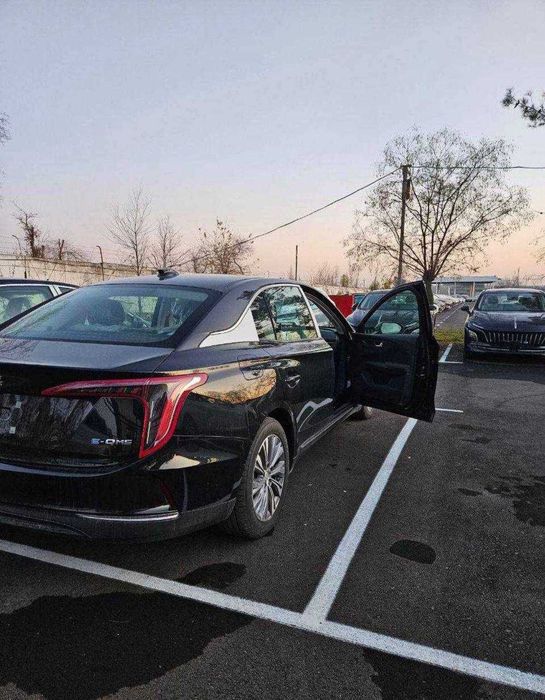 Hongqi eqm5 2025yil 560km