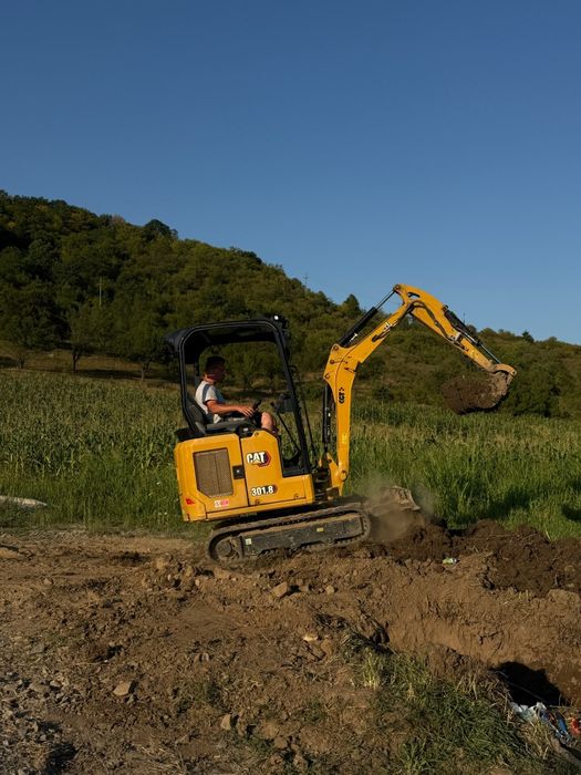 Executam lucrari de excavatii, terasamente, canalizare/apa, pavaje