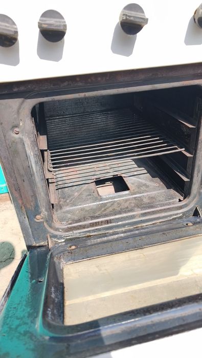 Продам газовую плиту