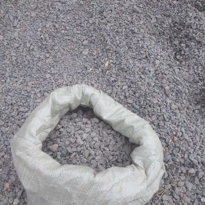 Щебень в мешках.