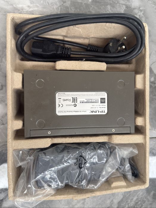 Коммутатор TP-LINK TL-SG1008P