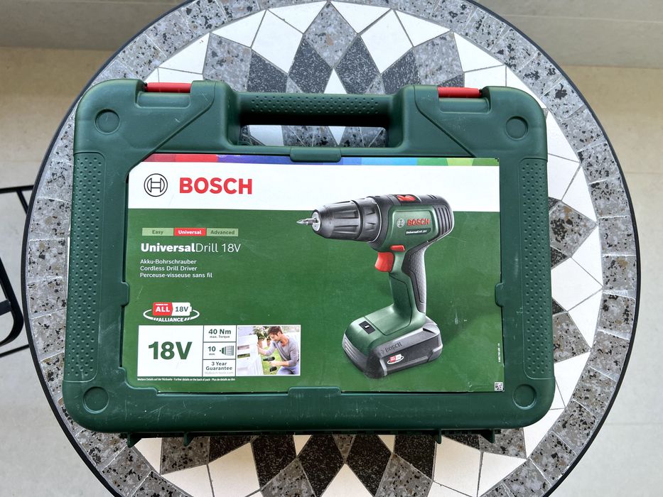 Безжичен винтоверт Bosch UniversalDrill 18V + Батерия/Зарядно КАТО НОВ