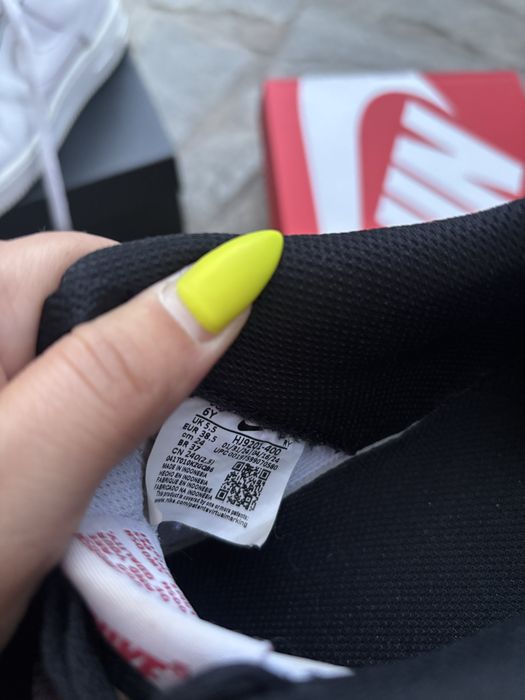 Запазени оригинални маратонки на Nike