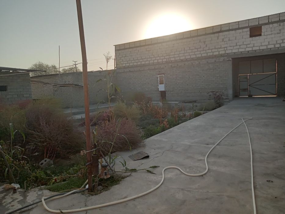 Ховли сотилади  катта йул ёкасида