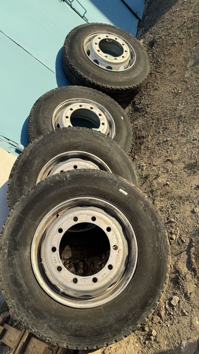 Грузовые шины с дисками 22.5