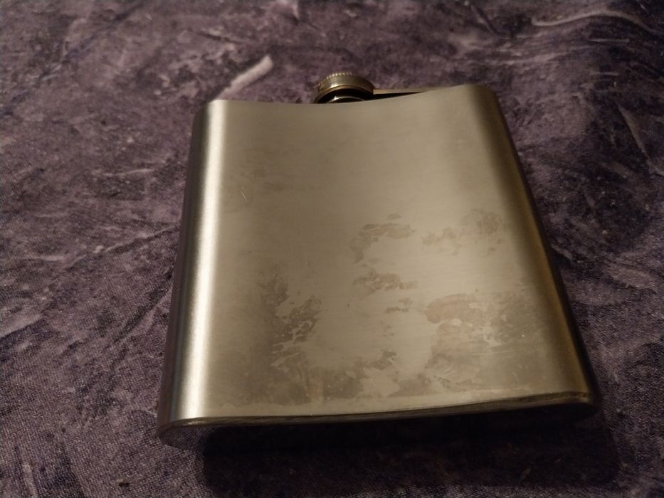 Плоско шише за алкохол