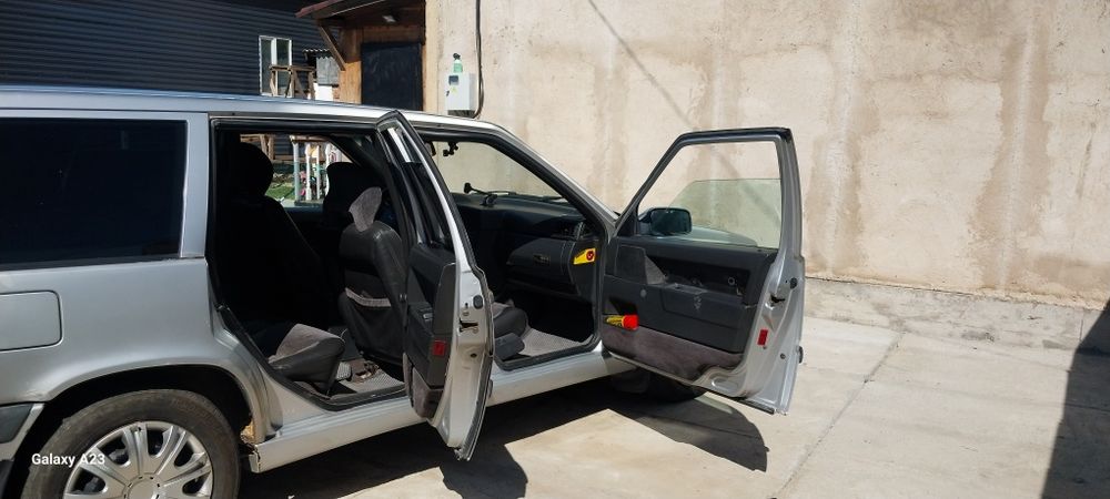 Автомобиль VOLVO 850