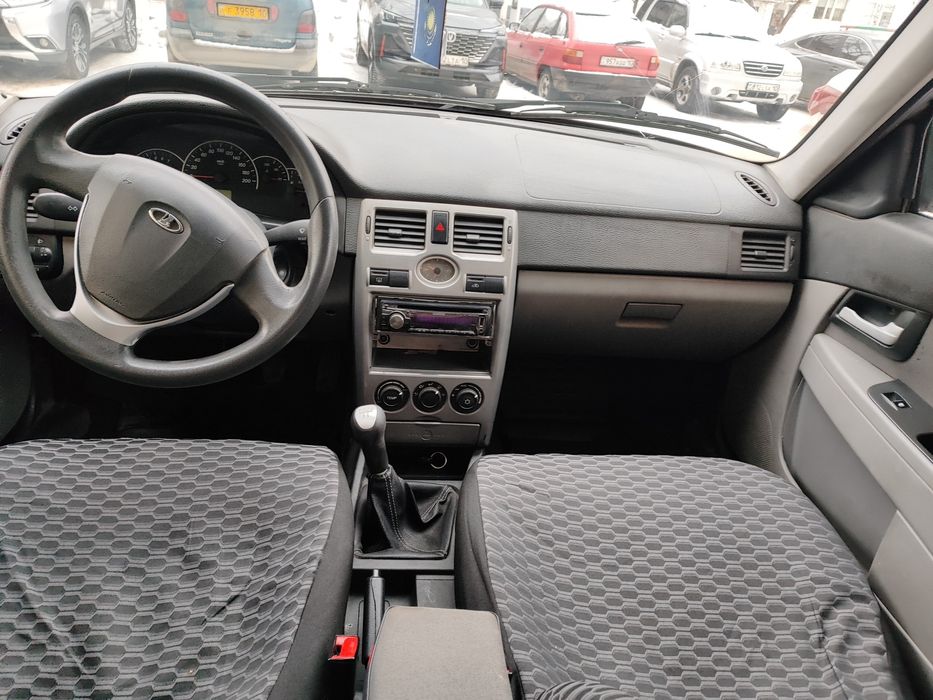 Продам Приору седан