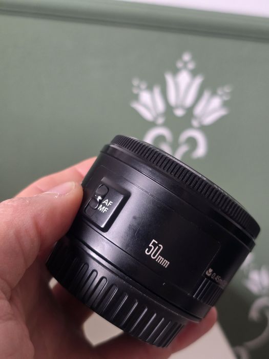 Canon 70d si obiectiv Canon 50mm 1.8 aparat cabina foto