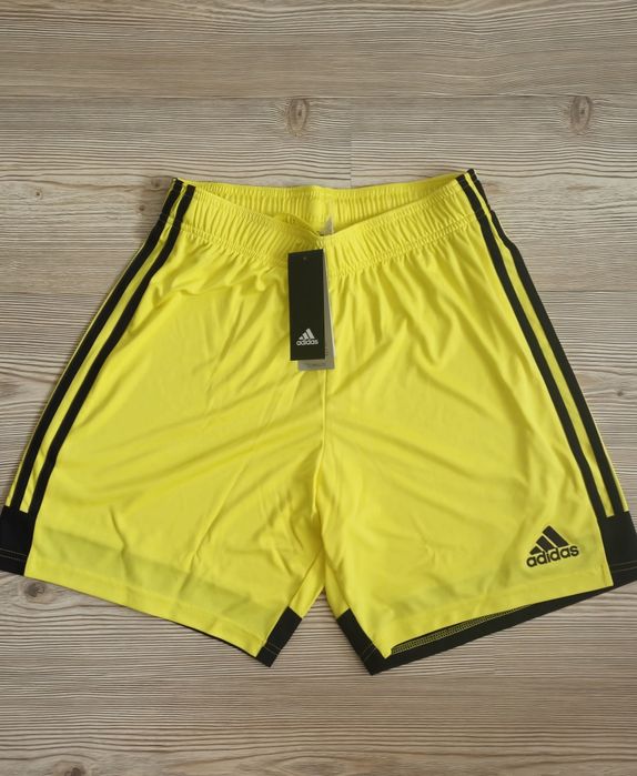 Pantaloni scurți Adidas M