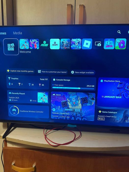 PlayStation 5 cu 2 gamepaduri, la cutie