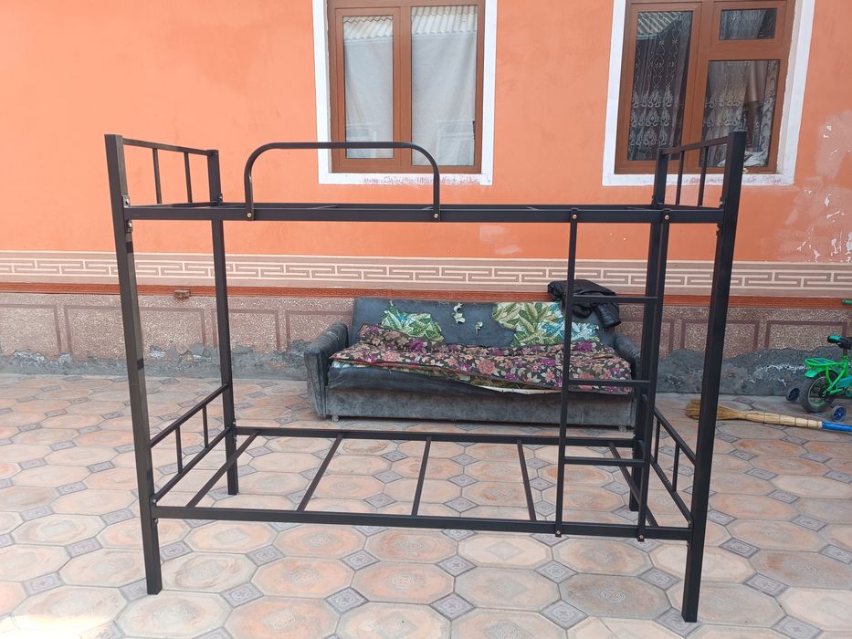 Ikki etajli detski va kotalar uchun kravat