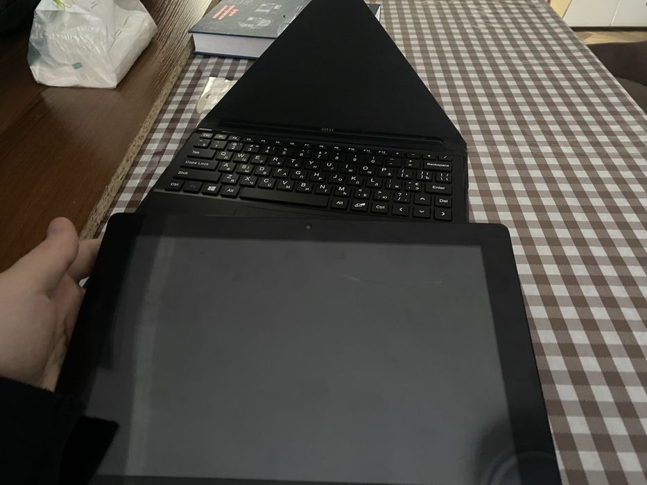 Ноутбук , планшет уневирсал .