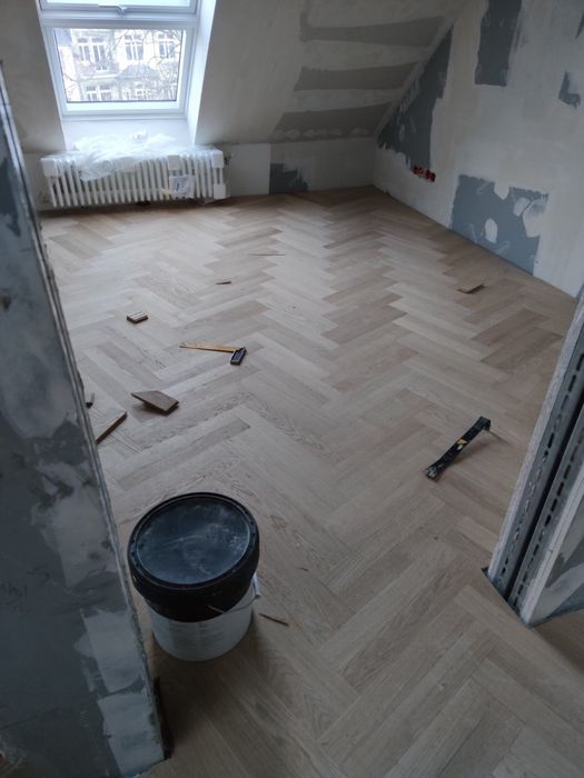 Циклене,лакиране на паркет и дюшеме.