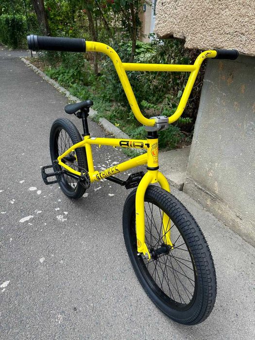 Bicicleta BMX GT ca Noua Galbena