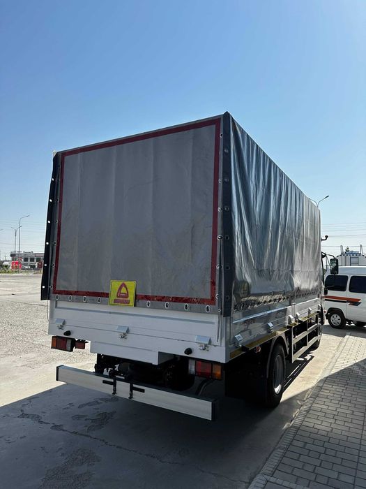 ISUZU NPR75K – Бортовой автомобиль с тентом