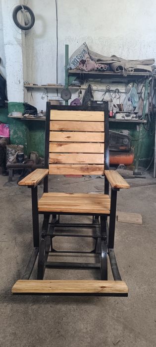 Продам кресло качалка