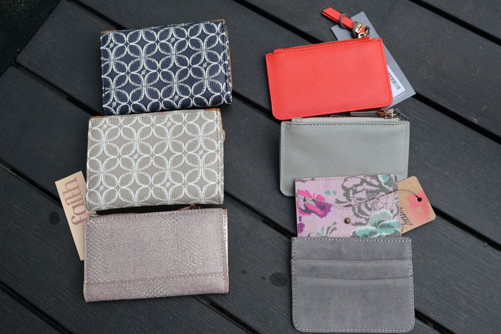 Дамски портфейли