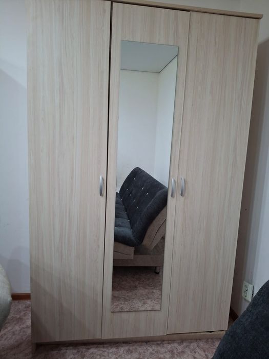 Распашной шкаф из лдсп материала