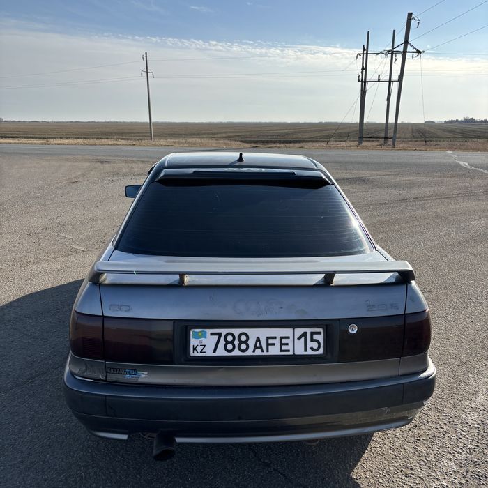 Машина ауди 80 б4