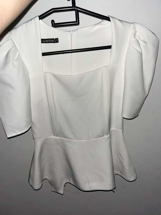 Блузка белая красивая