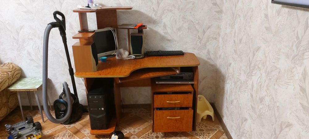 Компьютерный стол