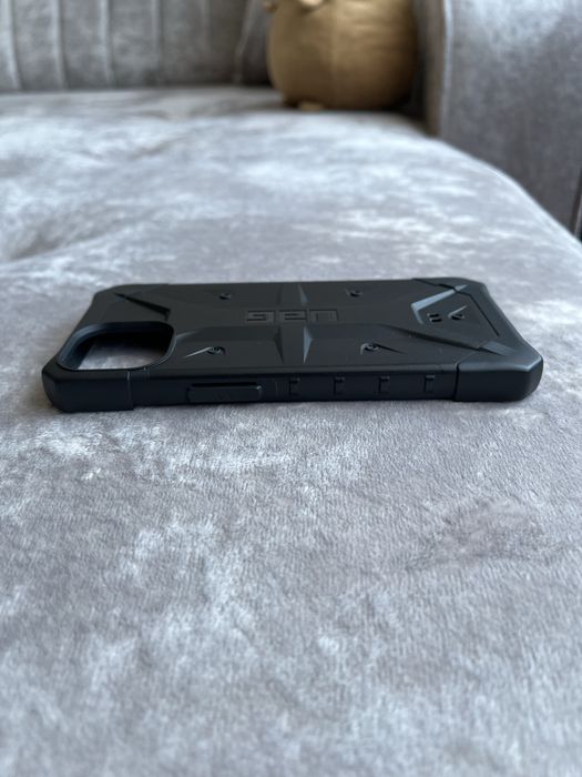 Чехол UAG на айфон 13