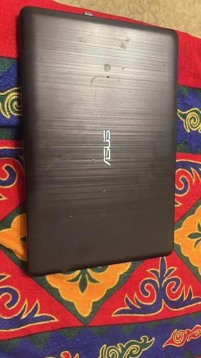 Ноутбук Asus все работает