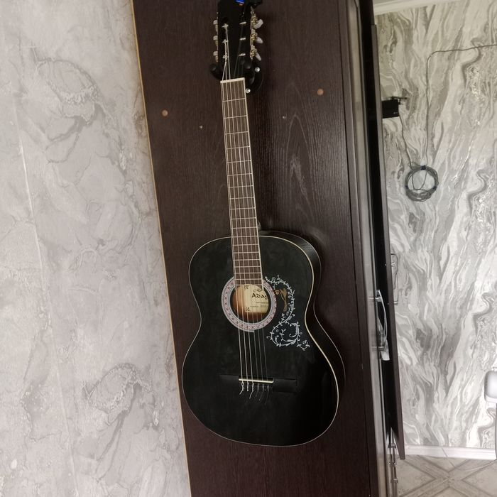 Продам гитару Adagio KN-39 в отличном состояние