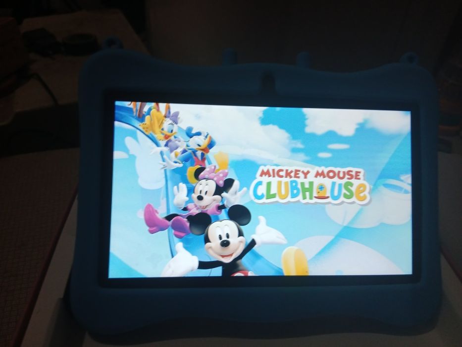 Продаётся планшет почти новый.