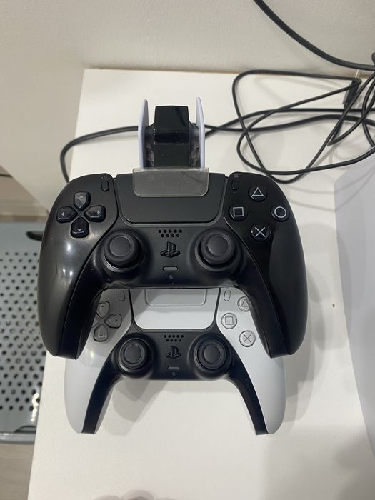 Playstation 5 с 2 оргинални DualSense контролера