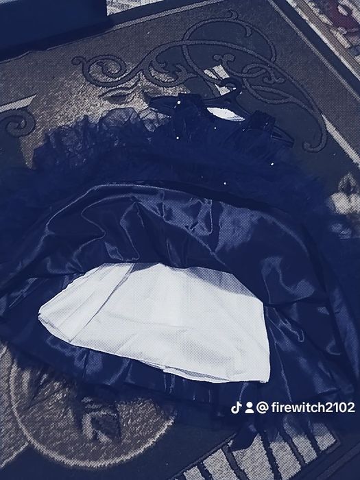 Продам платье на девочку 9-10 лет