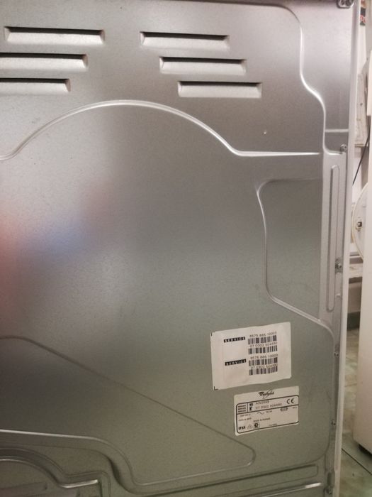 Продавам сушилня Whirlpool 6 sense