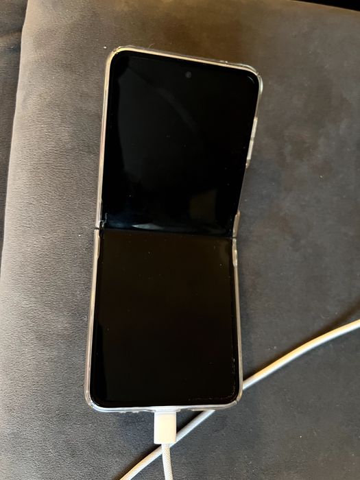 Samsung Galaxy Z Flip 3 – ecran int defect / ecran ext funcțional