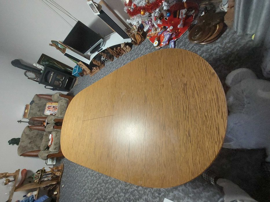 Masă din lemn masiv