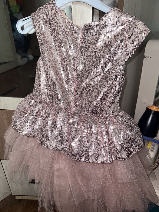 Продам детское шикарное платье