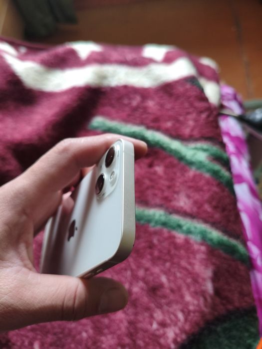 Продам Iphone 13