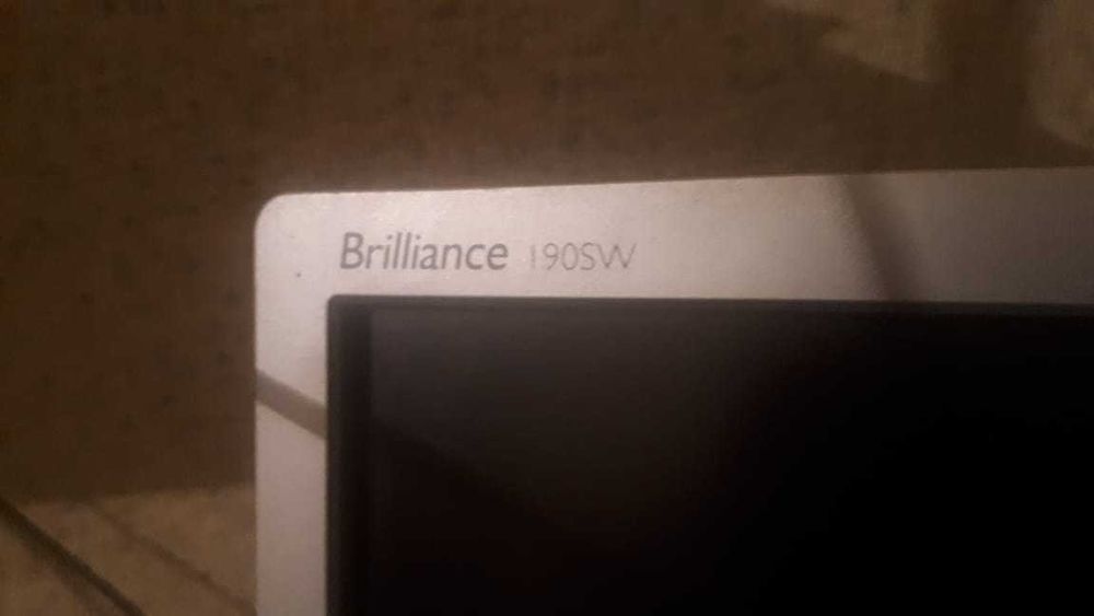 Монитор Philips 1440х900