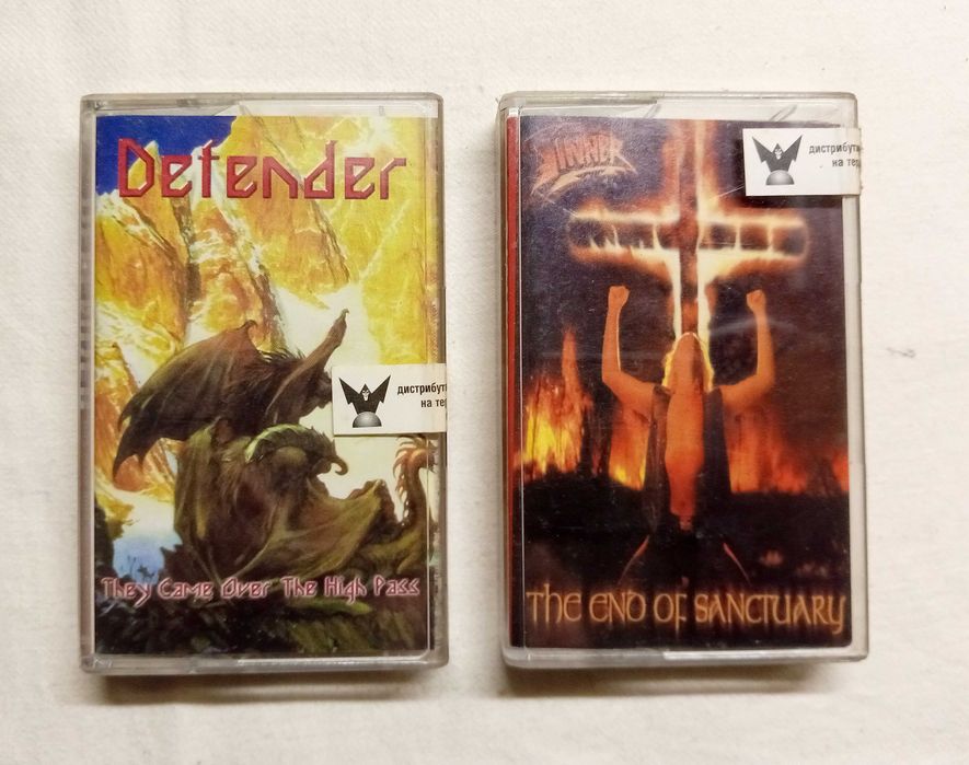 Стари аудио касети на метъл групи