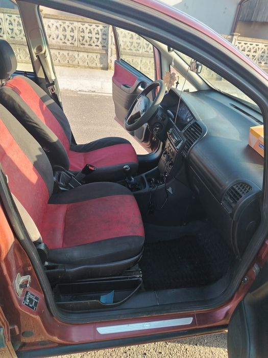 Vând Opel zafira A