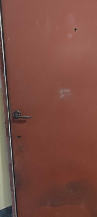 Метална входна врата с каса