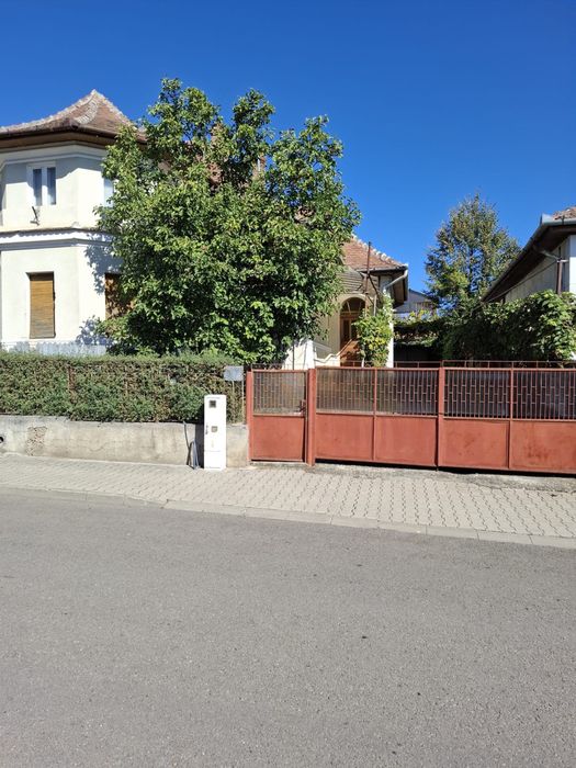 Casa 3 camere in zona linistita