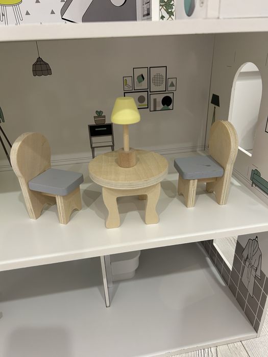 Дървена кукленска къща