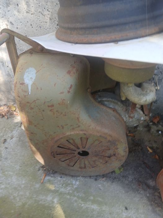 Tractoraș Gudbroad +motoare lombardini La 490