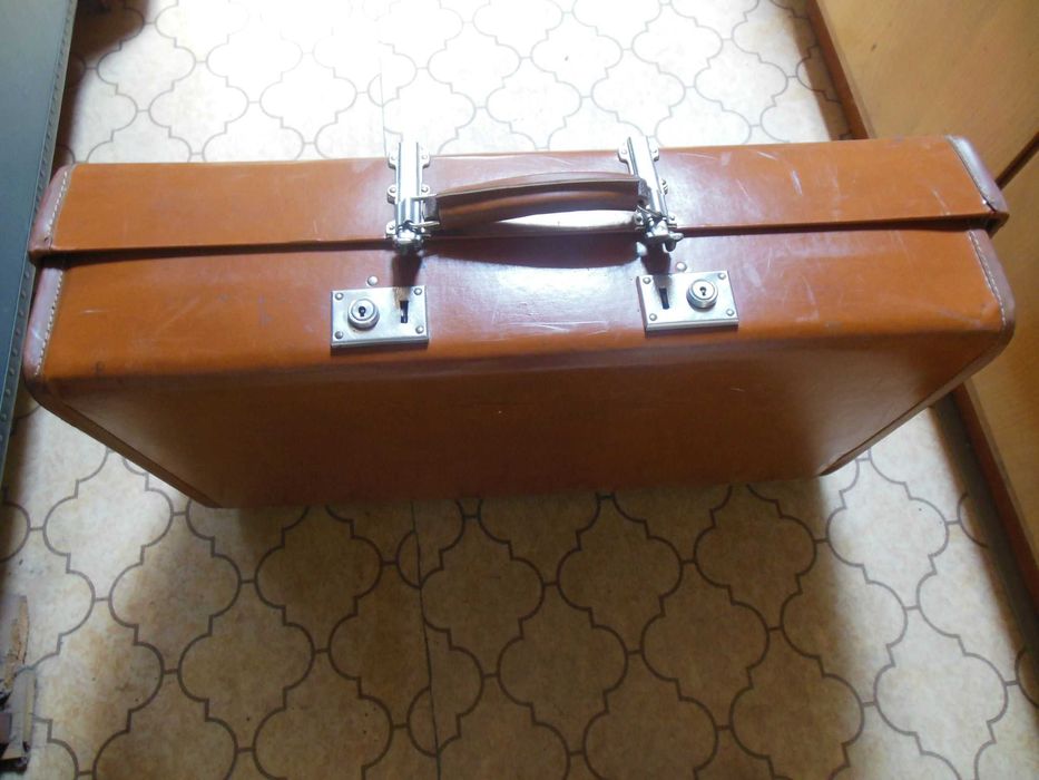 Ретро кожен куфар