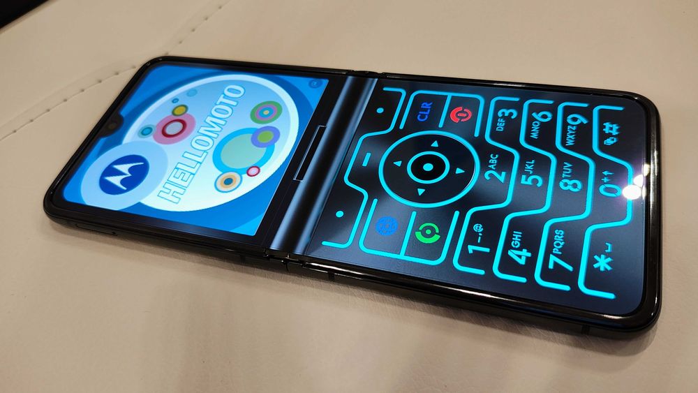 Telefon NOU Motorola razr 40 ultra, Dual SIM, 8GB RAM, 256GB + husa