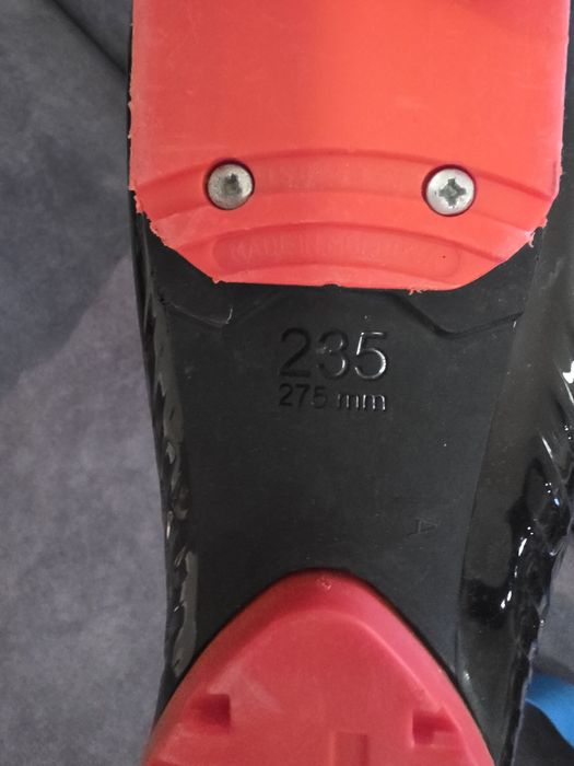 Ски обувки и ски