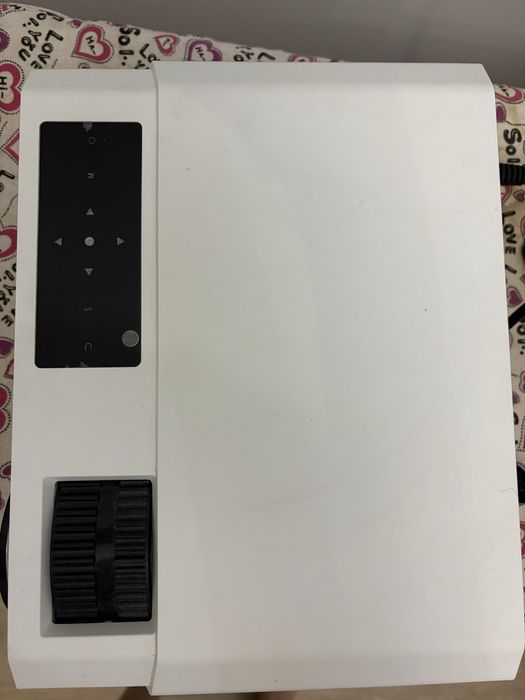 Продам проектор почти новый