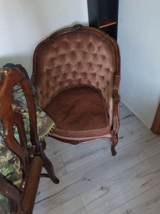 Mobilă din lemn masiv