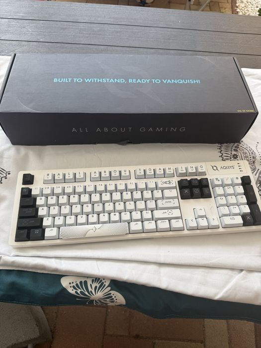 Tastatură mecanică AQIRYS